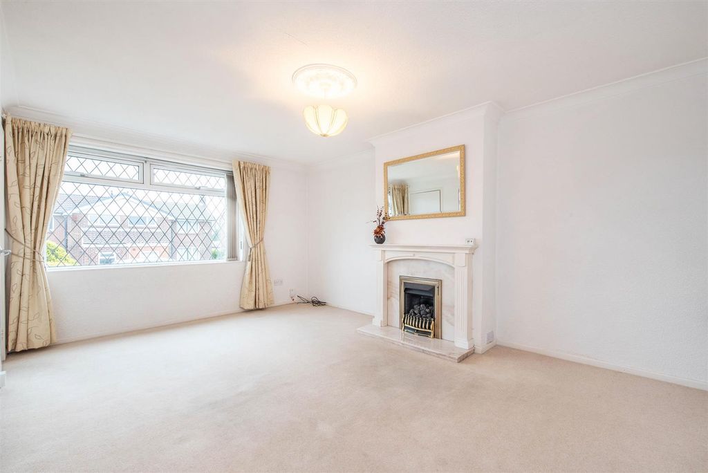 Property photo 3 of 16 Lounge