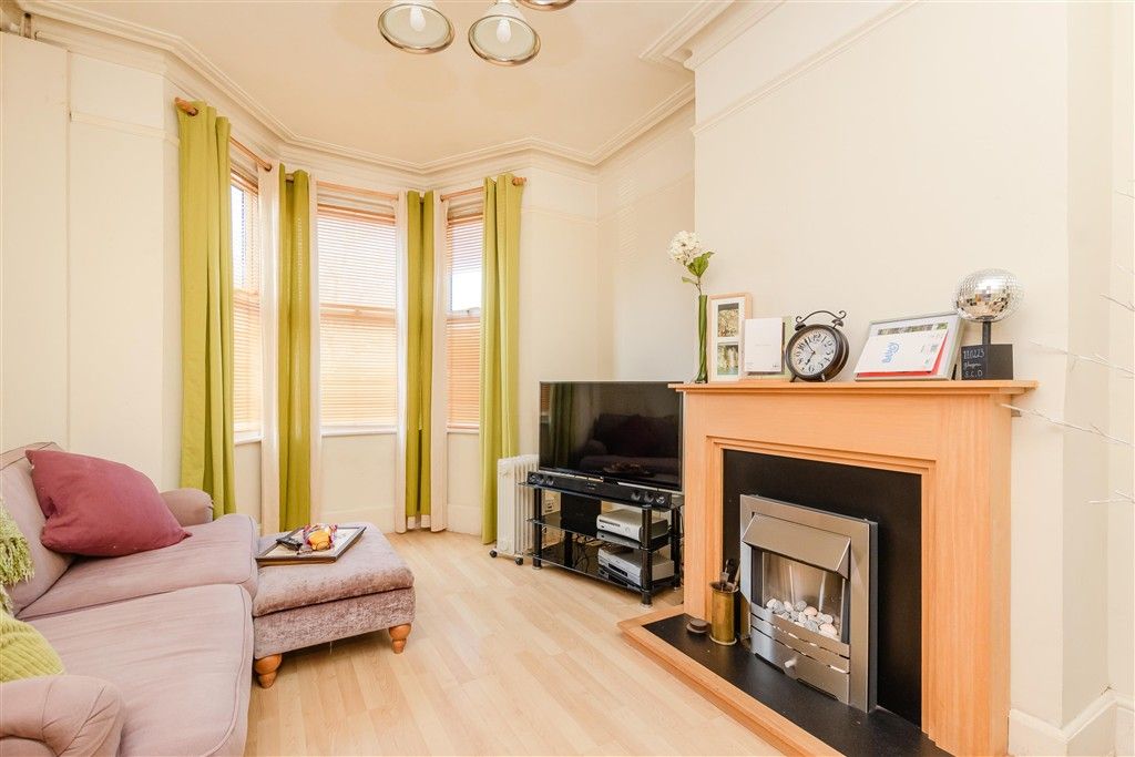 Property photo 3 of 9 Lounge