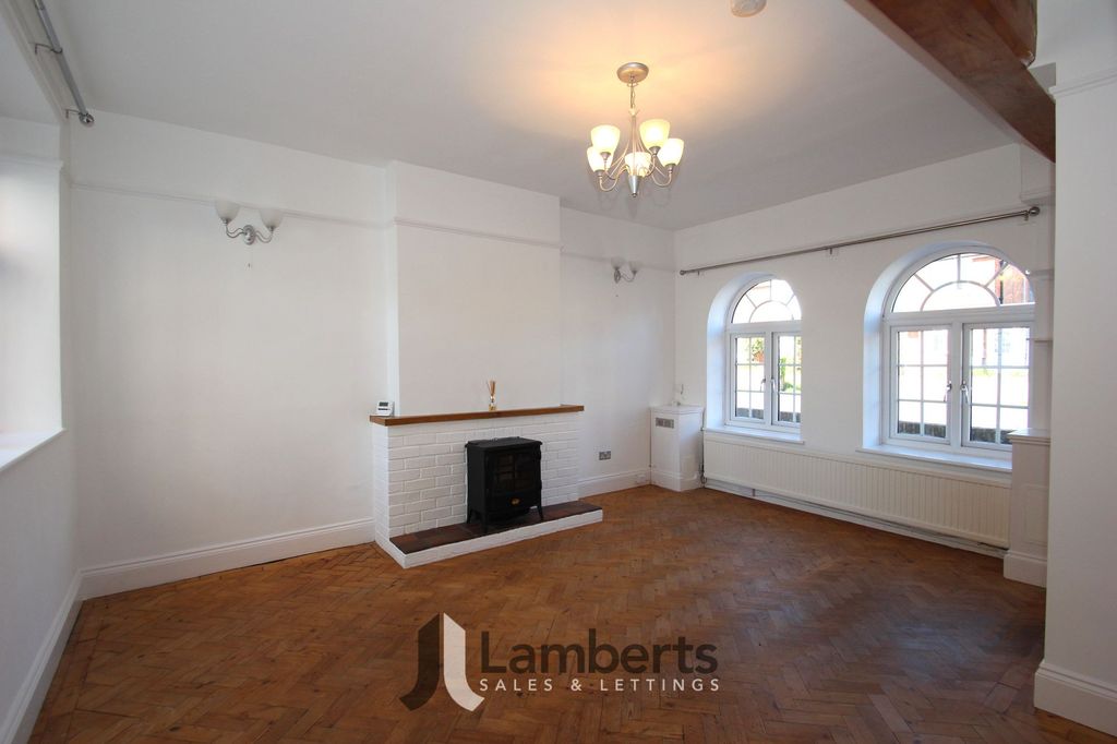 Property photo 2 of 19 Lounge