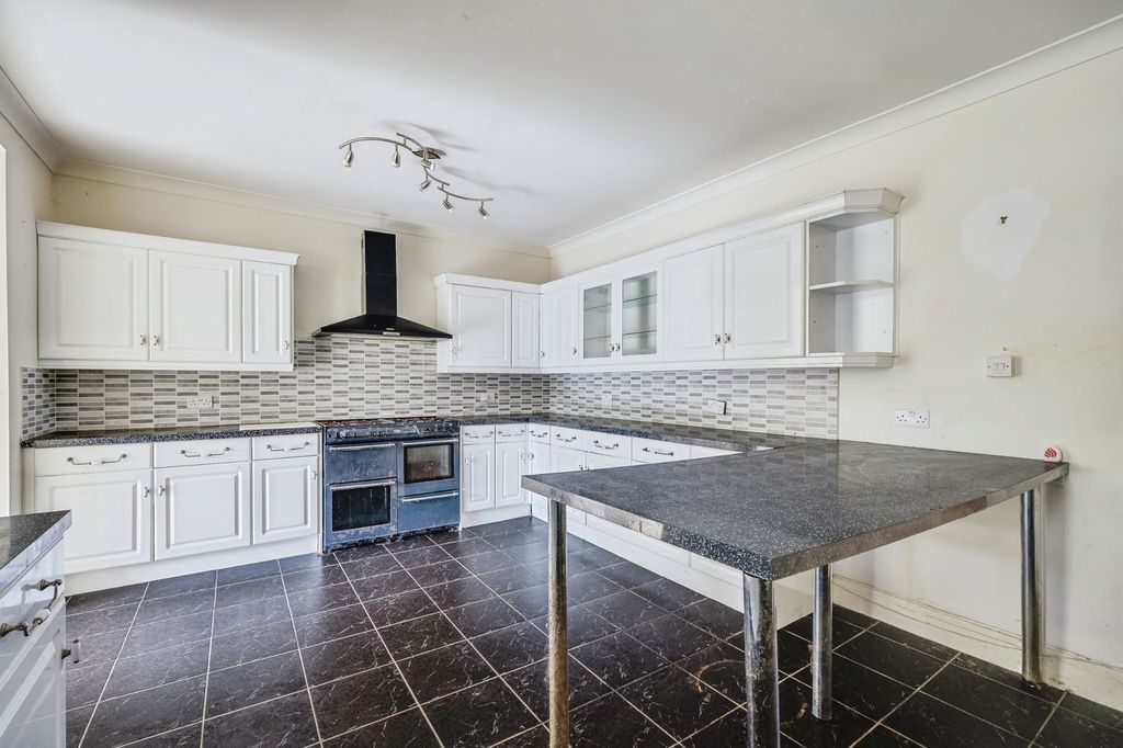 Property photo 3 of 16 Kitchen Diner