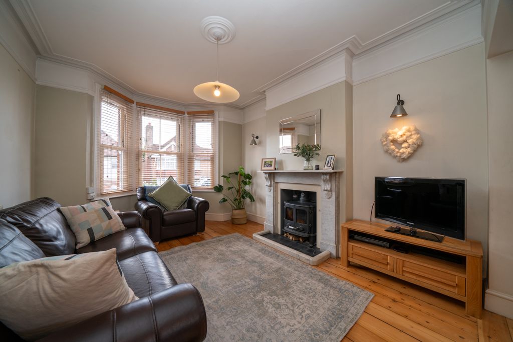 Property photo 2 of 21 65-Alexandra-Road-13