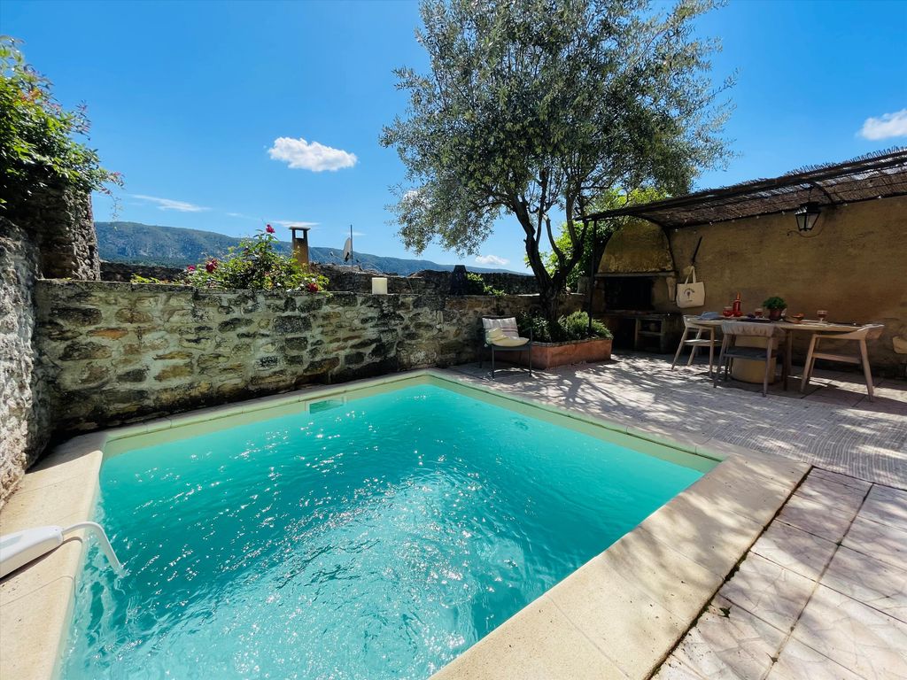 Property photo 3 of 19 Image