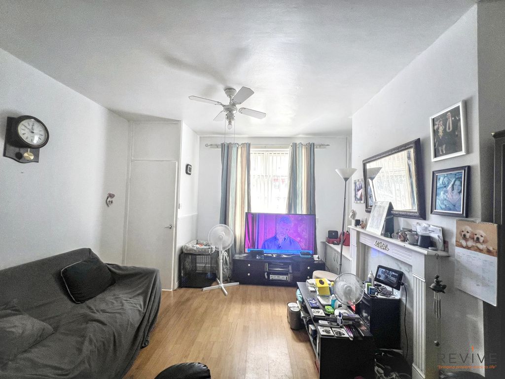 Property photo 3 of 11