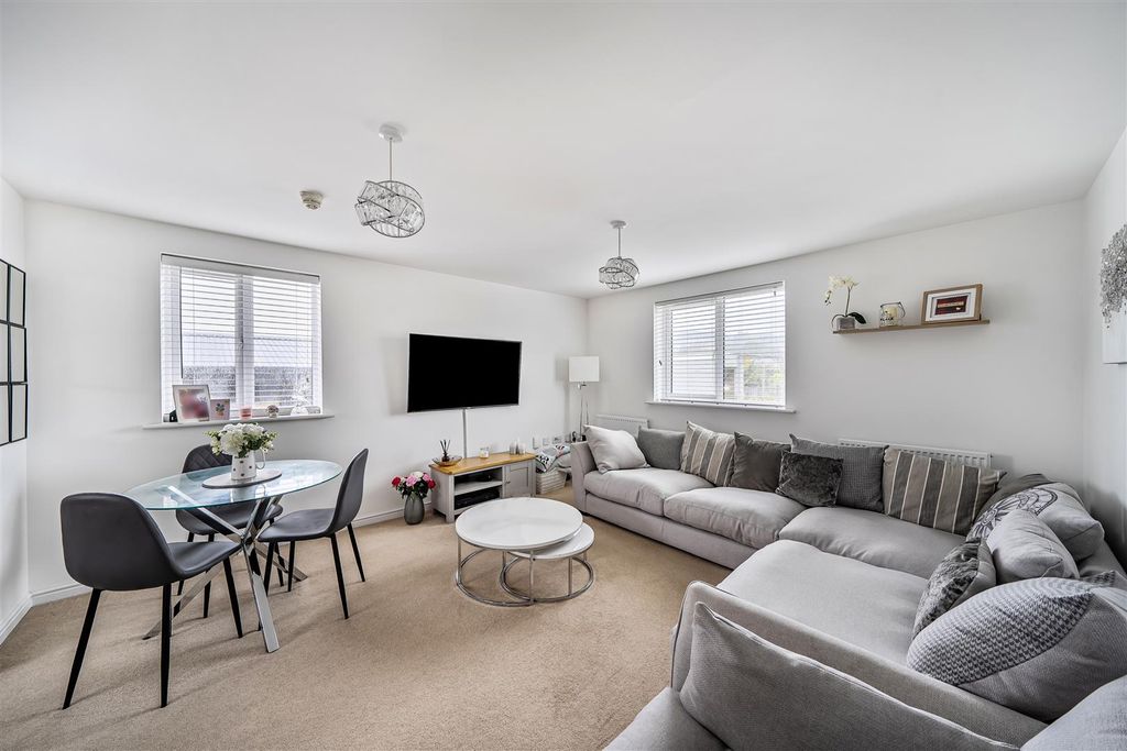 Property photo 1 of 19 1353414-9-68Cae303A72A3.Jpg