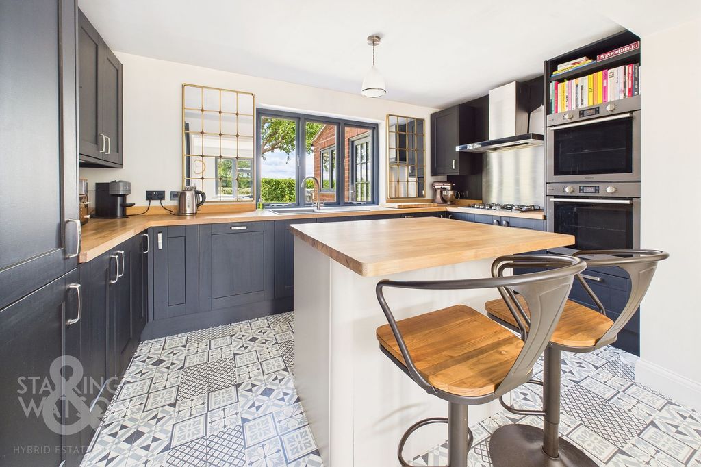 Property photo 3 of 45