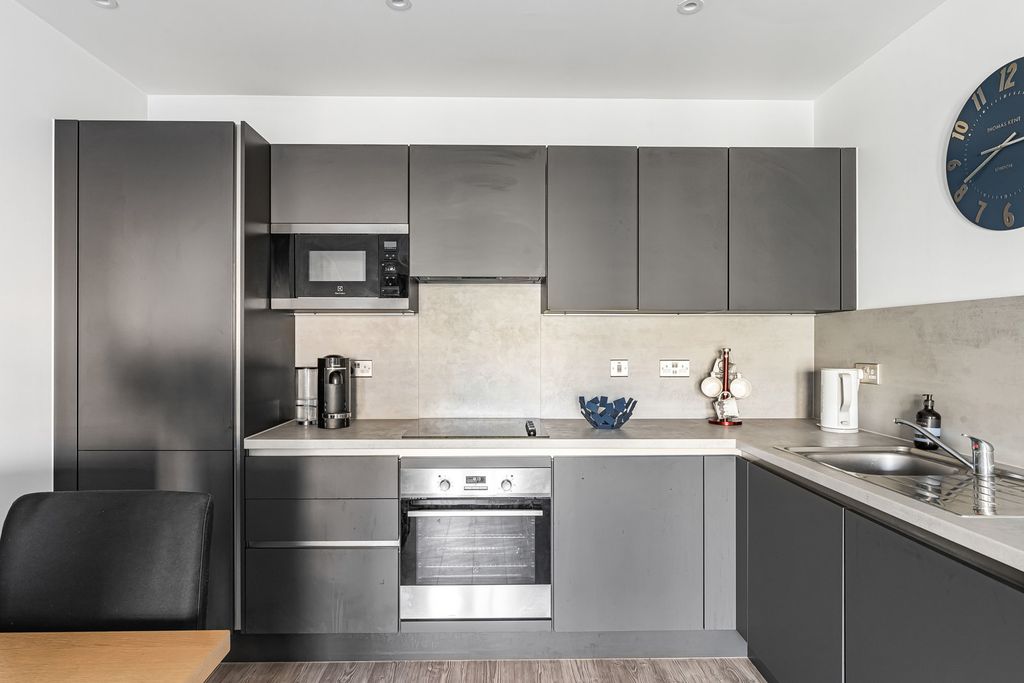 Property photo 2 of 18 Kitchen