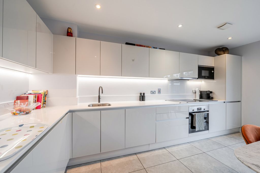 Property photo 2 of 26 1516870-2-6A9Fe1A...
