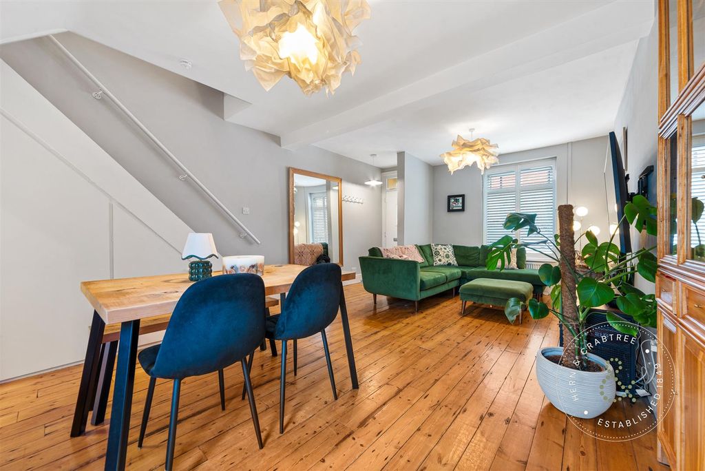 Property photo 2 of 30 Kings-Road-17.Jpg