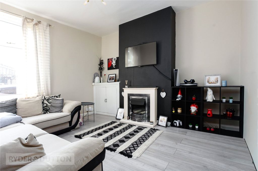 Property photo 2 of 20 Lounge