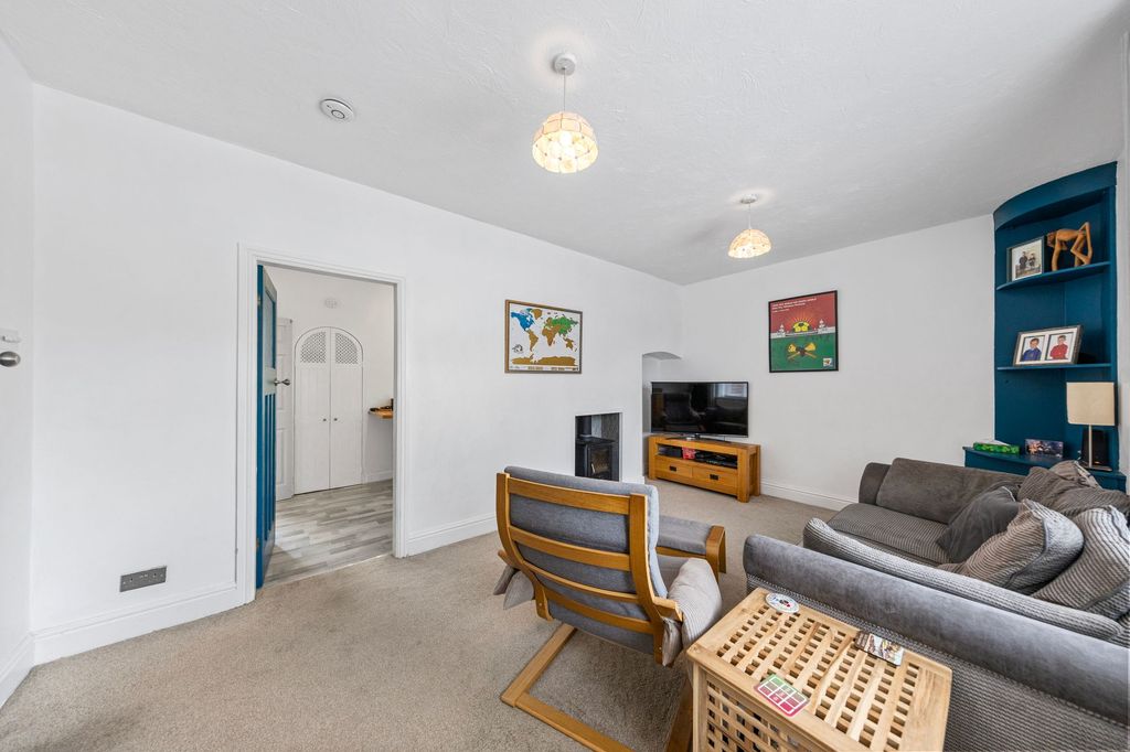 Property photo 3 of 19