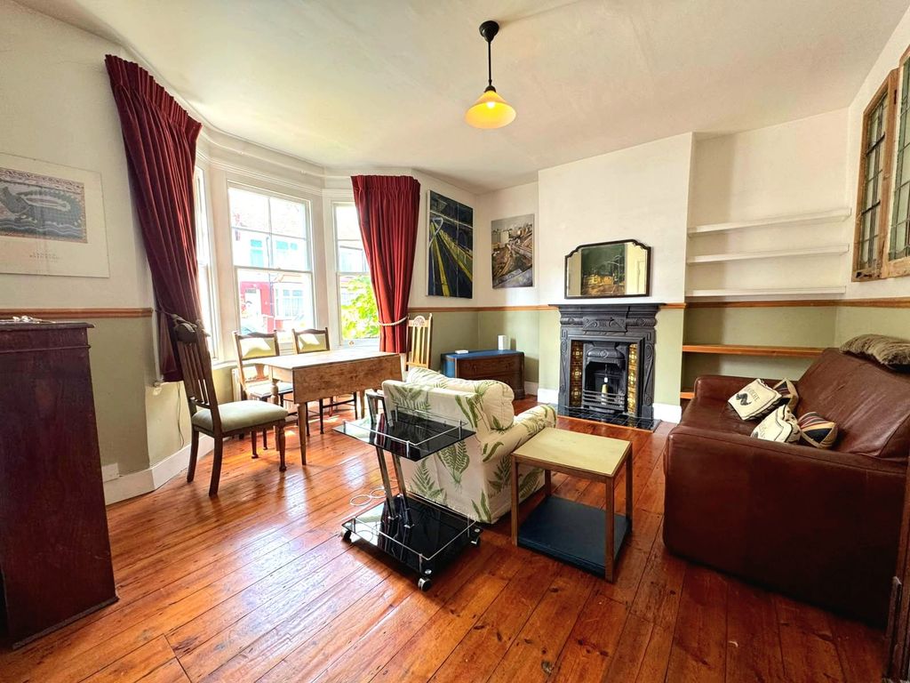 Property photo 2 of 7 1