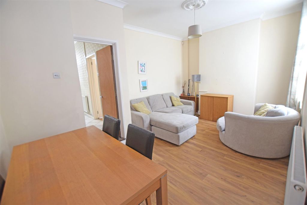 Property photo 2 of 11 Lounge.Jpg