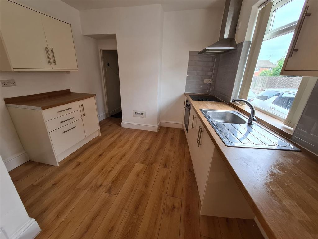 Property photo 1 of 5 Wood Street 92A - Kitchen.Jpg