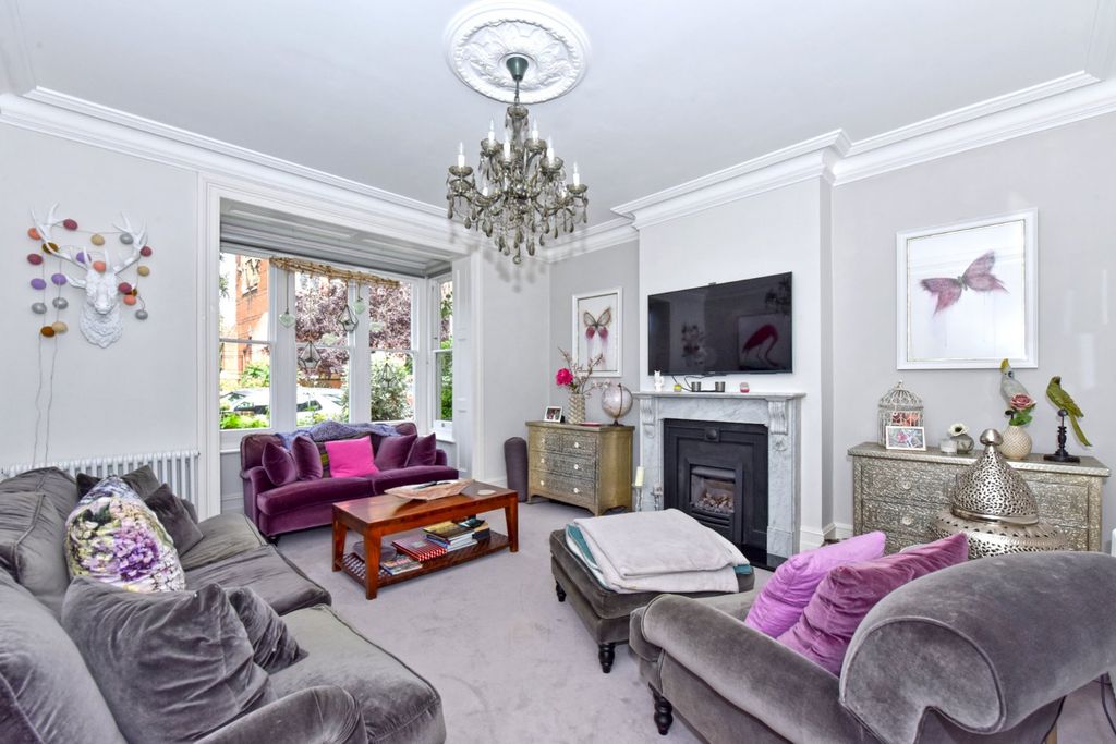Property photo 2 of 14 Sitting Room