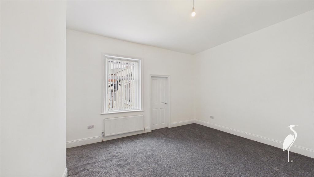 Property photo 2 of 12 Lounge