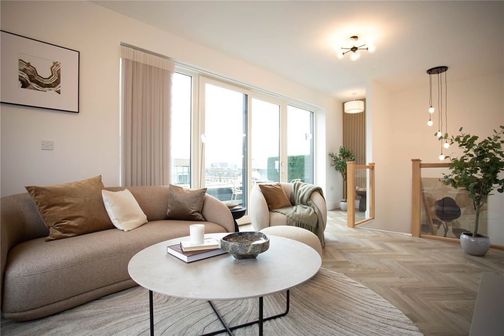 Property photo 1 of 18 Lounge