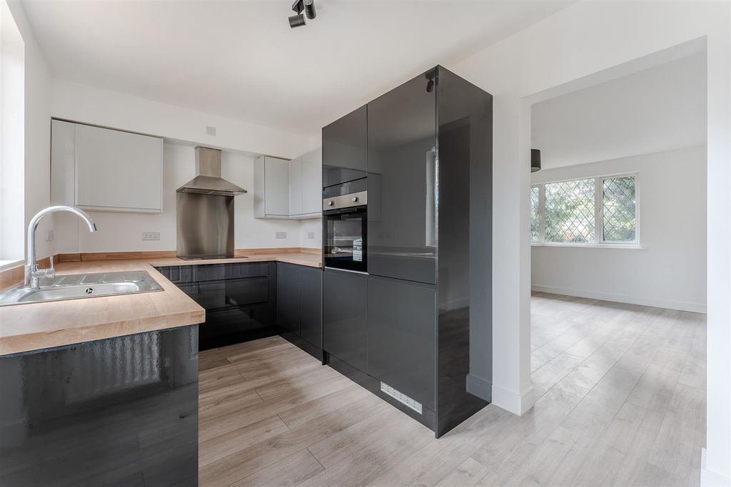 Property photo 2 of 19 Kitchen