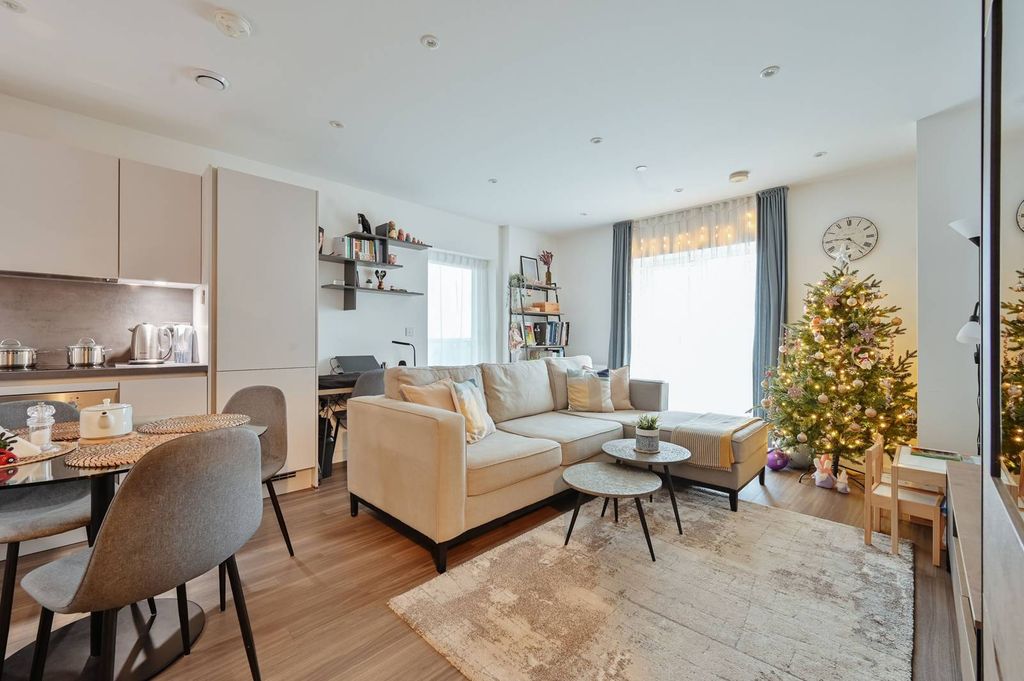 Property photo 2 of 12