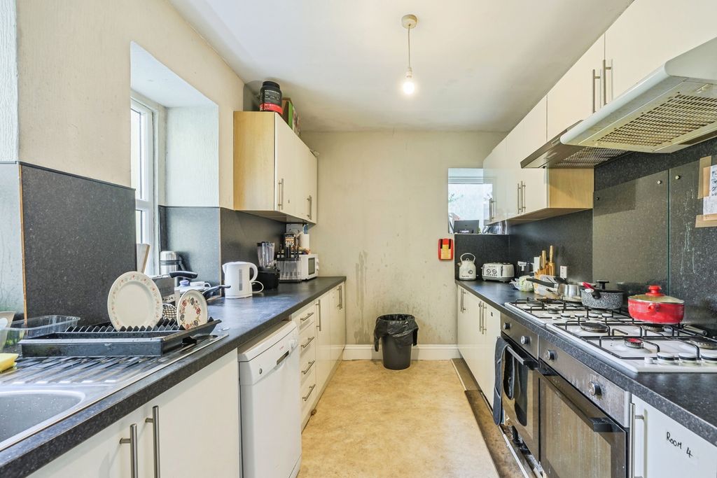 Property photo 2 of 16 Photo