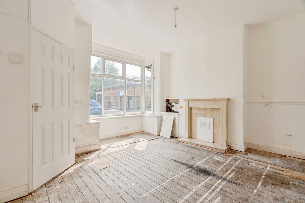 Property photo 2 of 11 Photo
