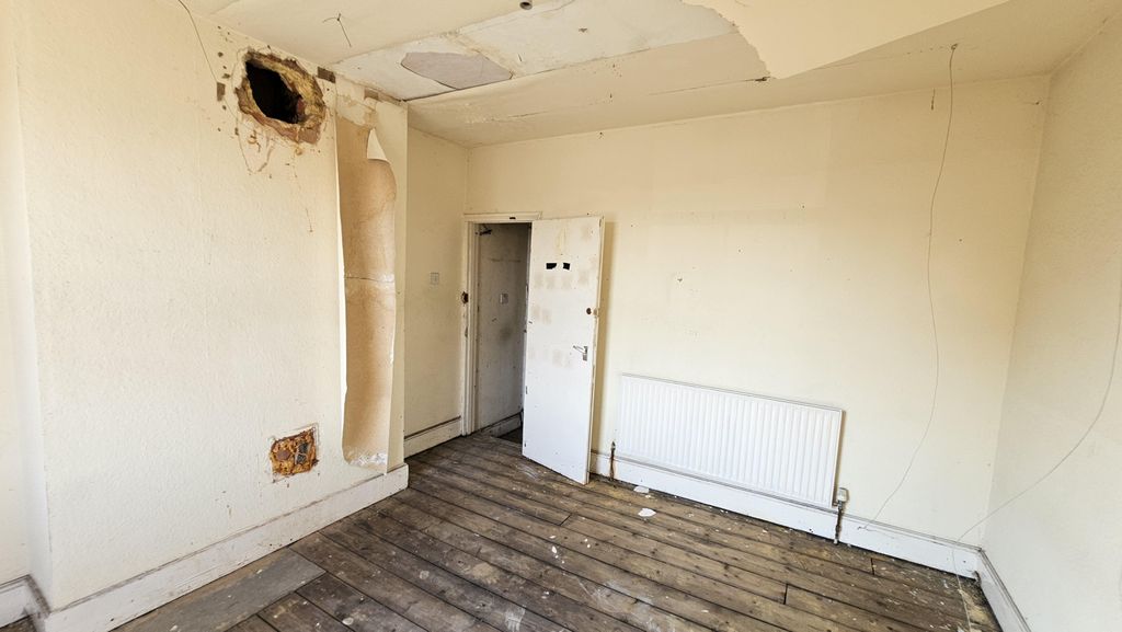 Property photo 3 of 16 20260709-Interior-6-Jwsuvkwji4Khhube.Jpg