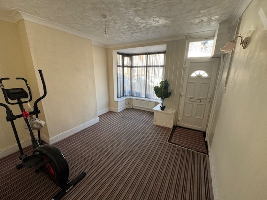 Property photo 2 of 10 21 Asquith Road Front Reception Room.Jpeg