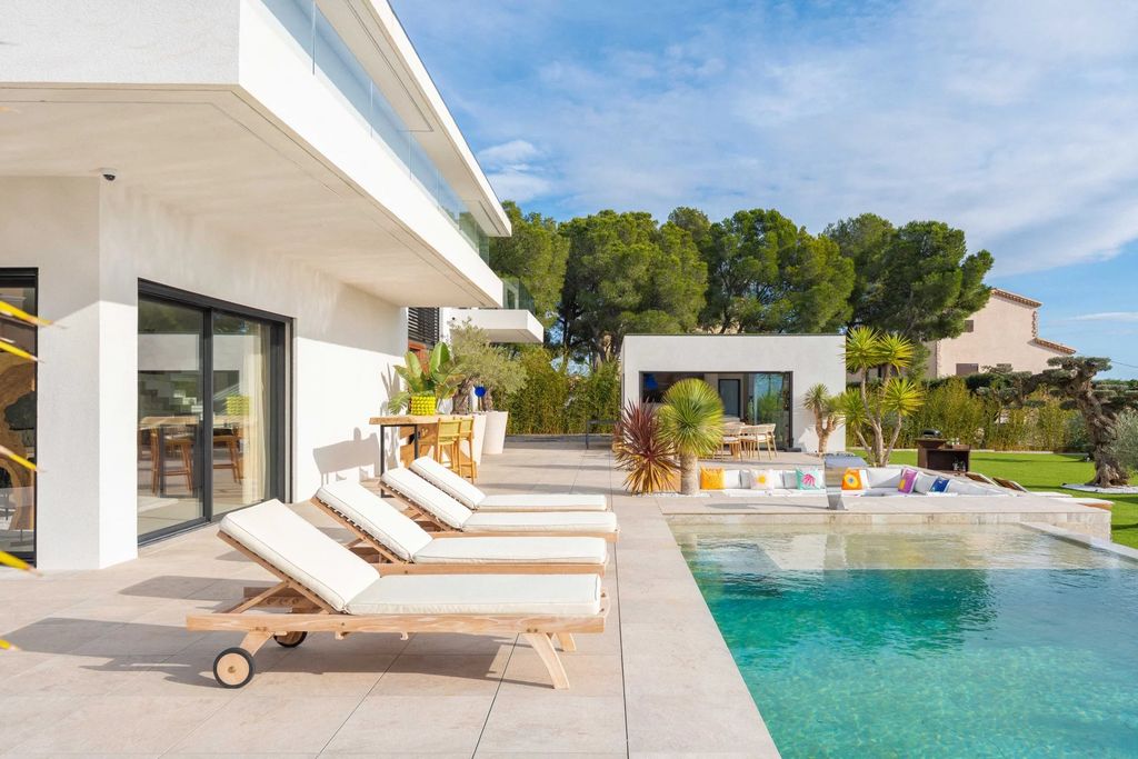 Property photo 1 of 21