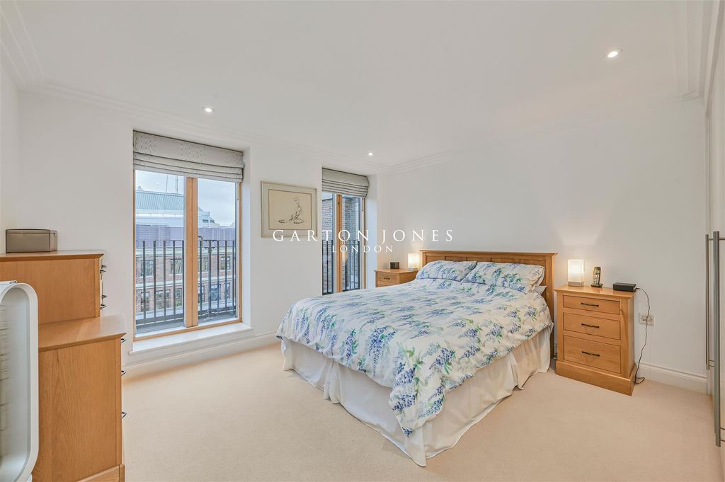Property photo 3 of 23 Bedroom.Jpg