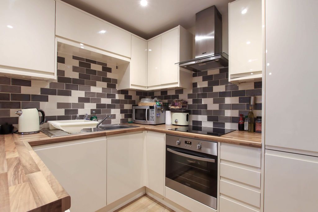 Property photo 3 of 12 Photo 11