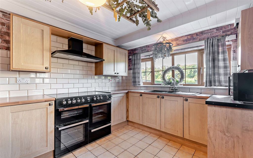 Property photo 2 of 27 Farm House Kitchen