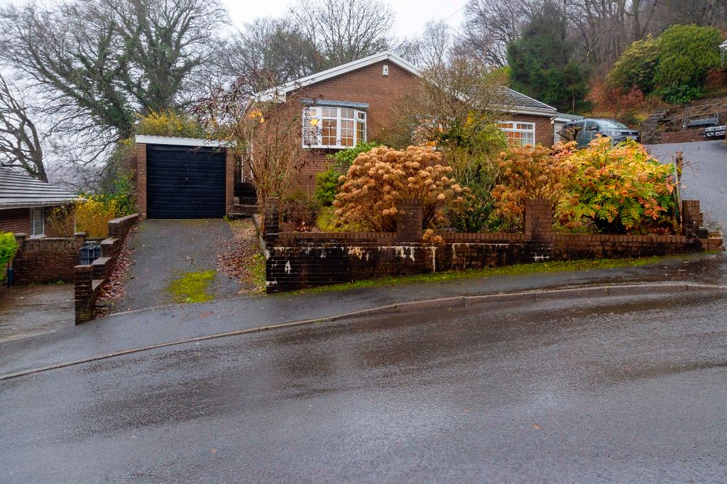 Property photo 2 of 23