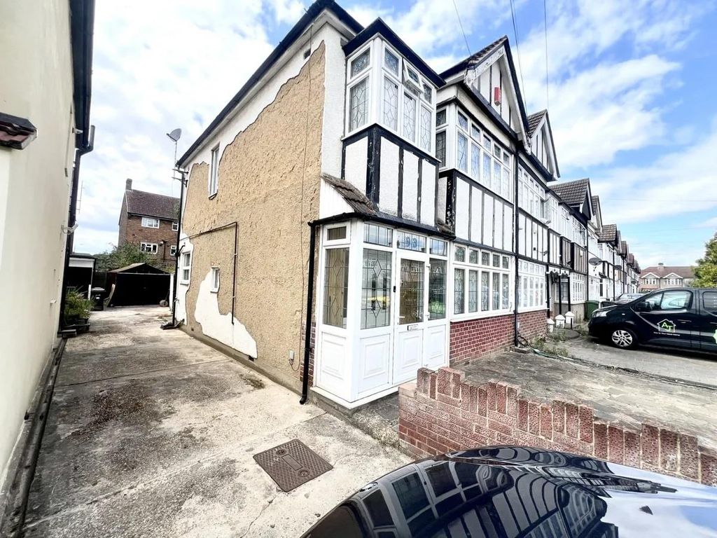 Property photo 2 of 15 93 Grosvenor Front Side.Jpg