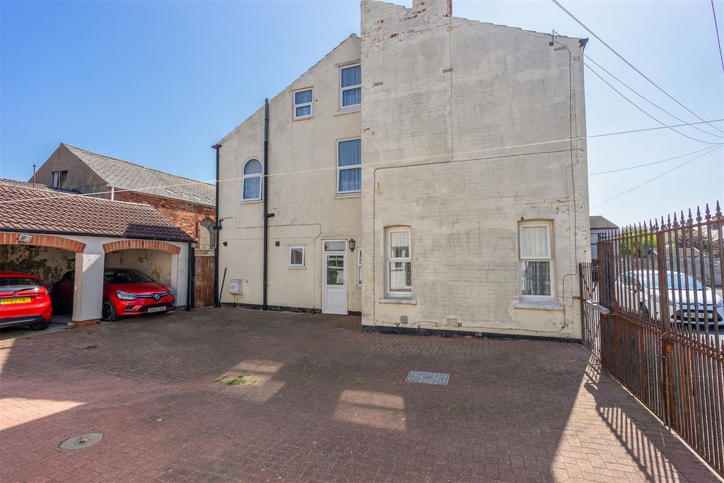 Property photo 2 of 12