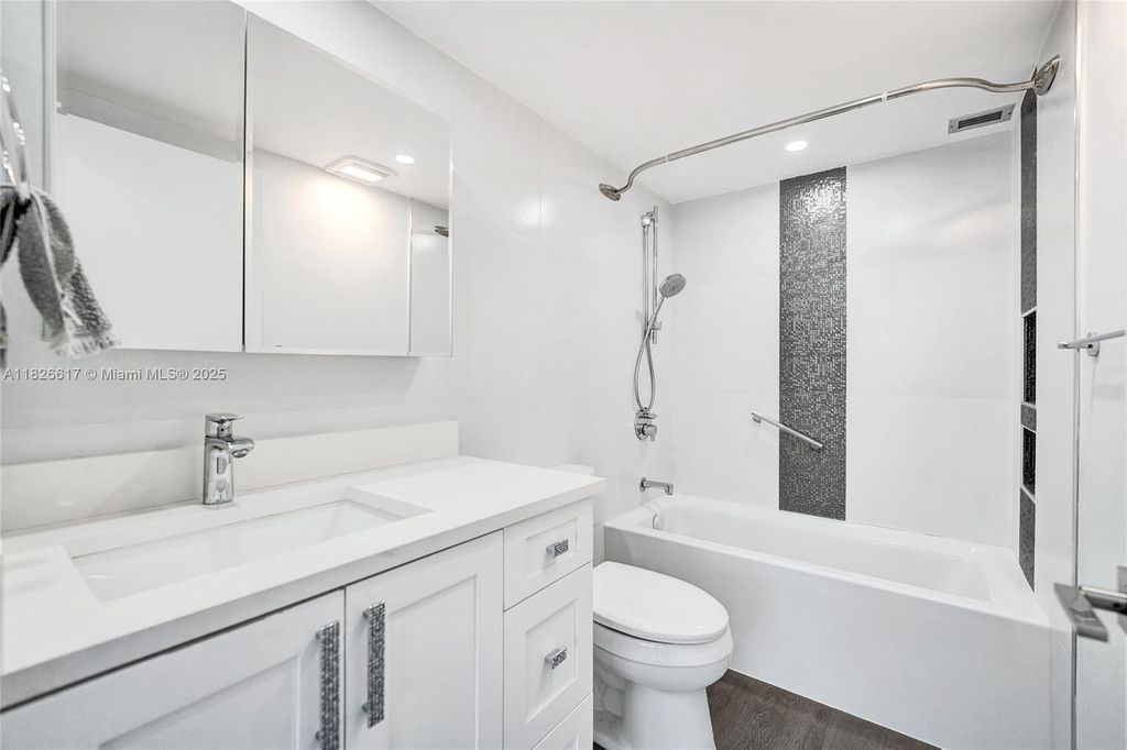 Property photo 3 of 42 <Alttext/>