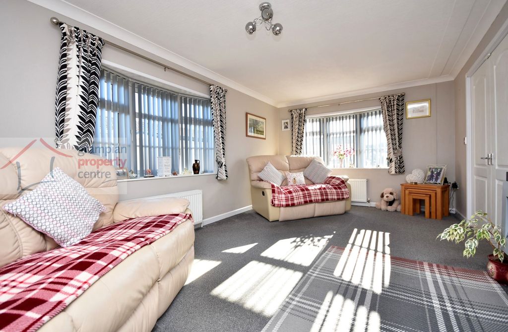 Property photo 3 of 22 Lounge .Jpg