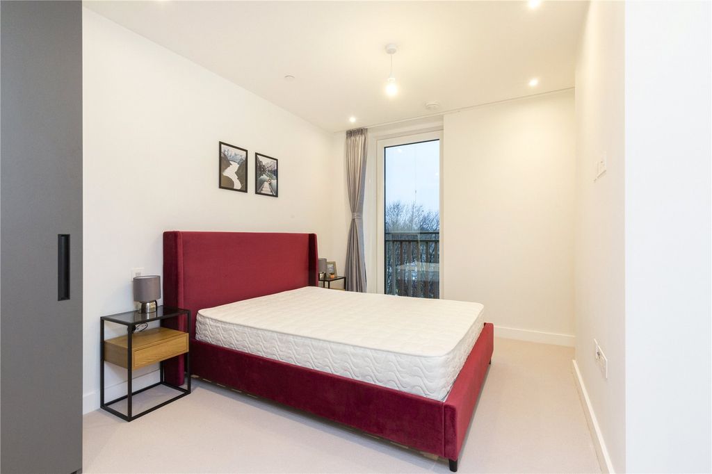 Property photo 3 of 18 Master Bedroom