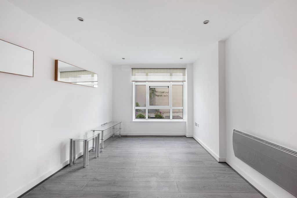 Property photo 3 of 12 5699362