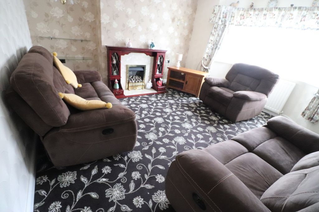 Property photo 2 of 18 Lounge