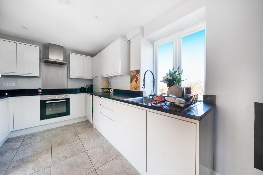 Property photo 3 of 18 Kitchen