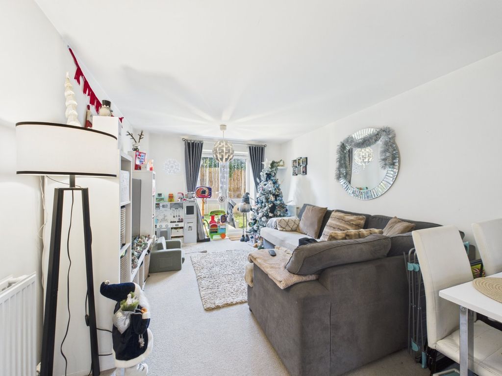 Property photo 3 of 10 Living Room