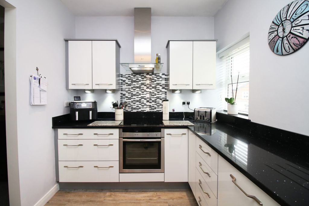 Property photo 3 of 24