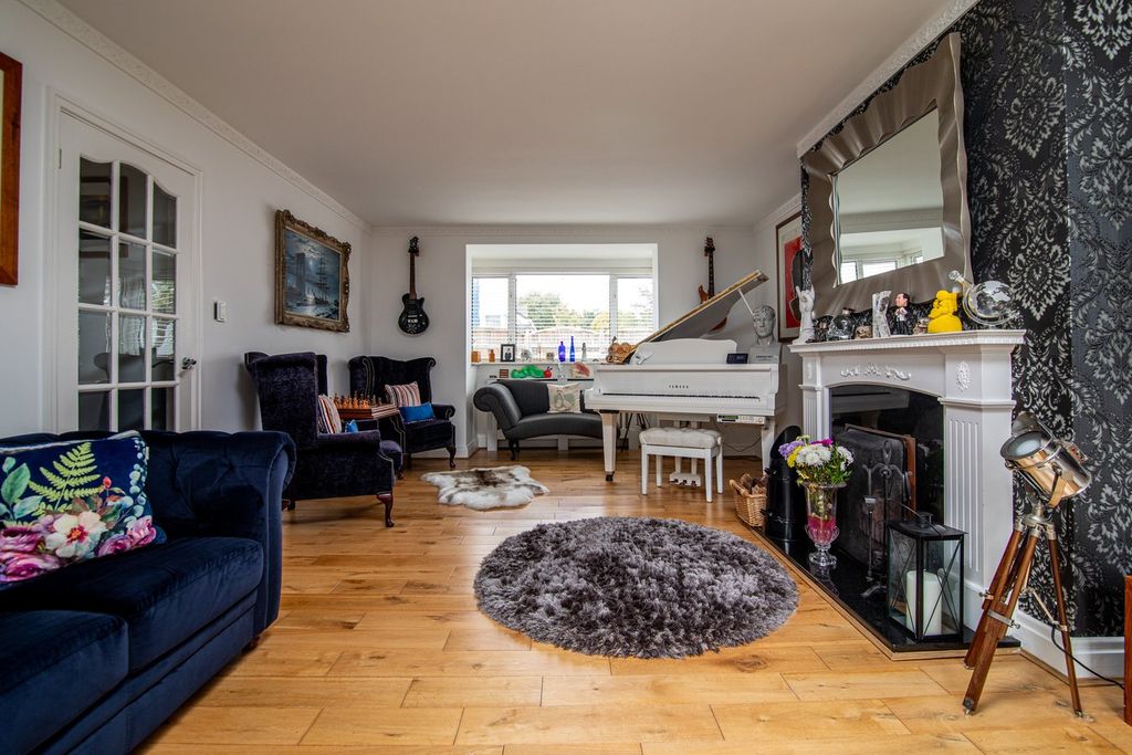 Property photo 3 of 42