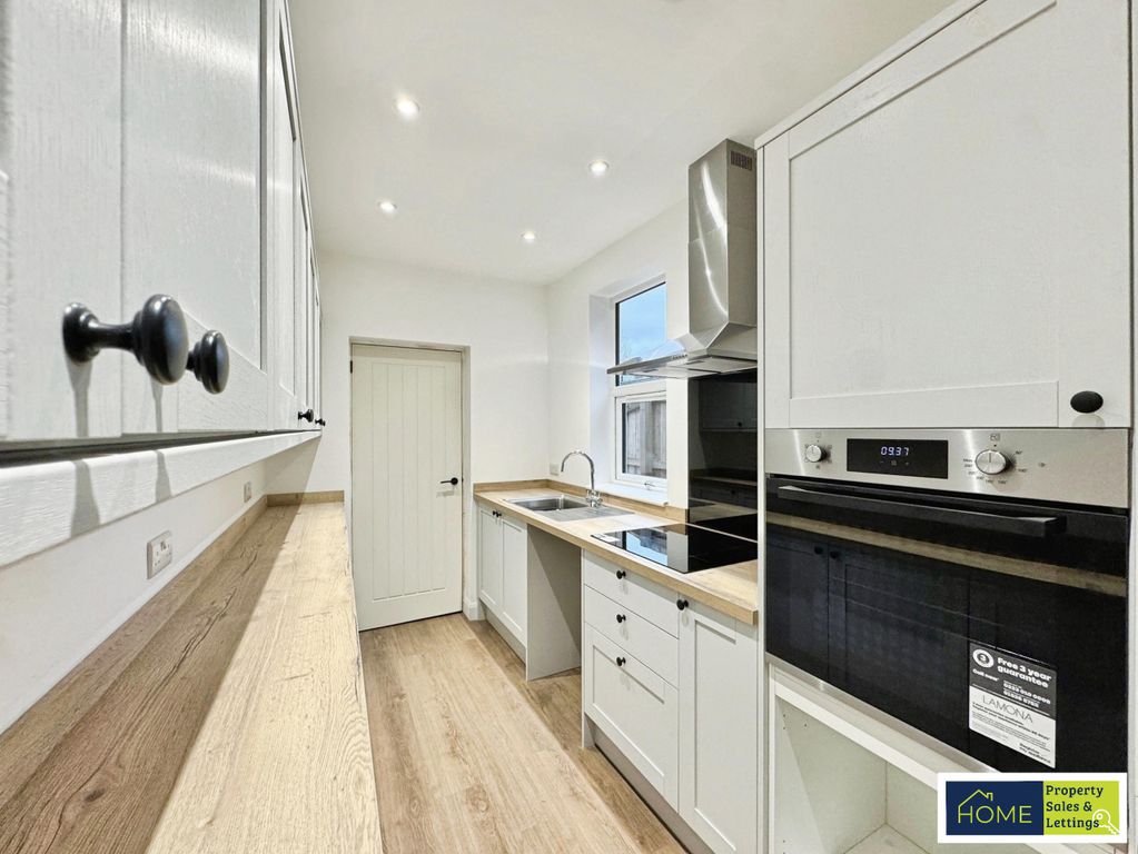 Property photo 2 of 21 Kitchen