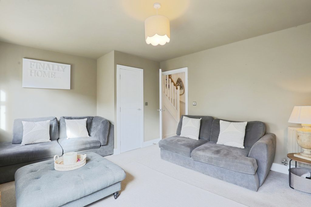 Property photo 3 of 17 Photo