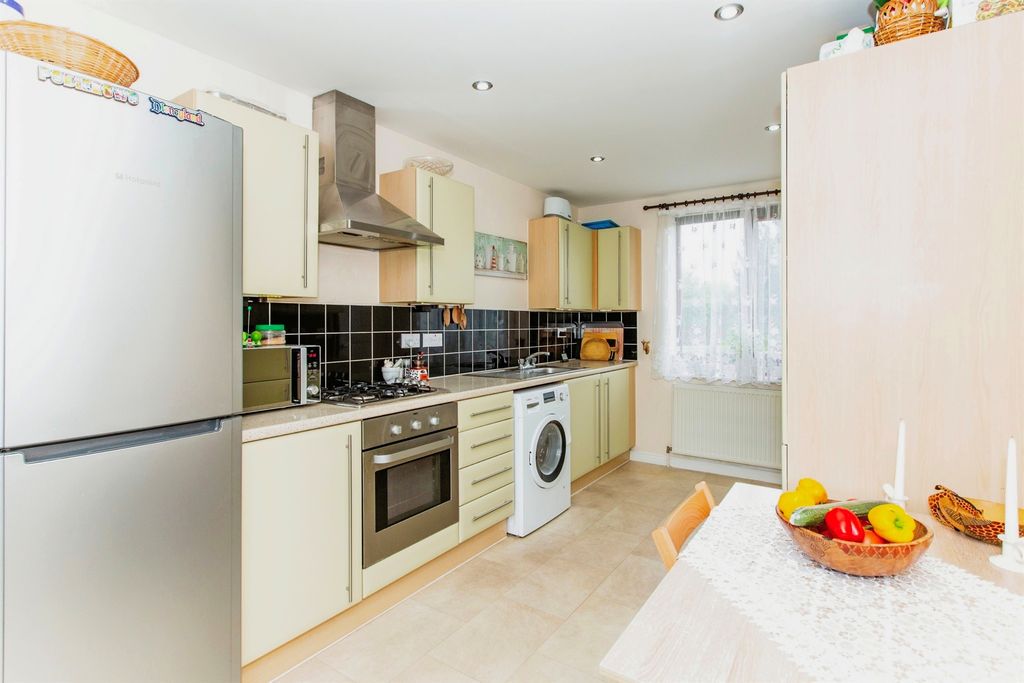 Property photo 3 of 12