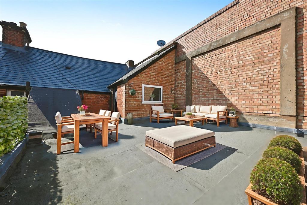 Property photo 1 of 18 F19 - Outdoor - Standard - 3.Jpg