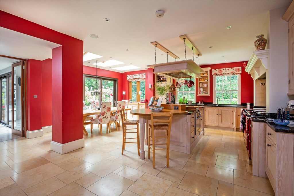 Property photo 2 of 20 Image