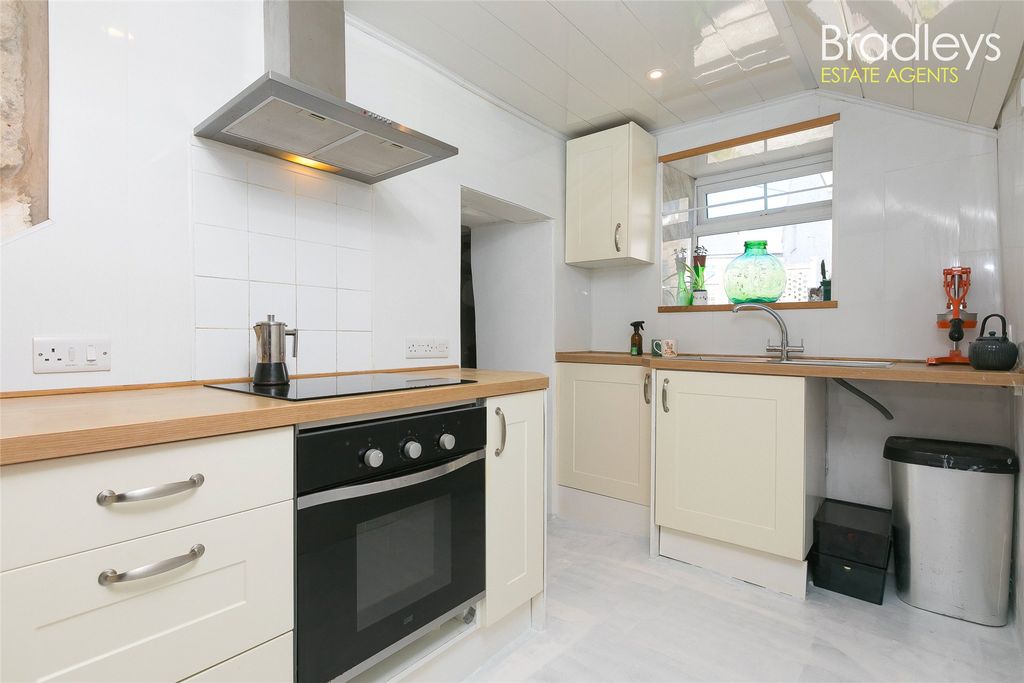 Property photo 3 of 16 Picture No. 22