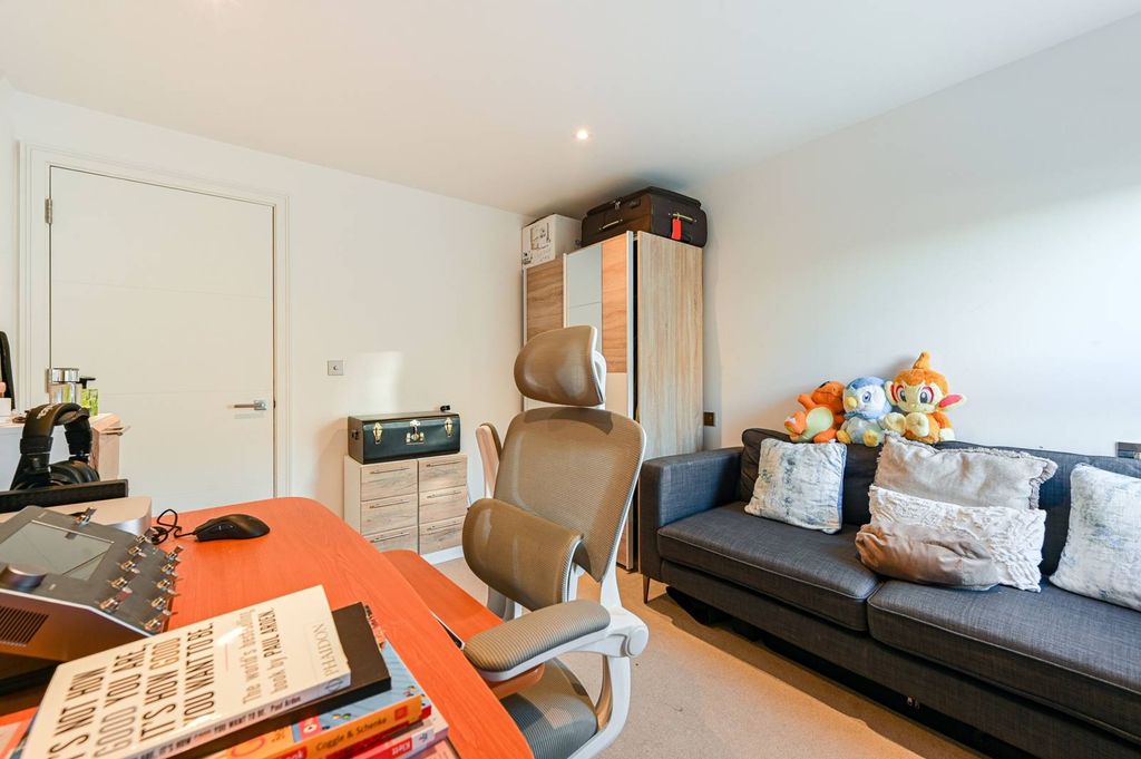 Property photo 3 of 26