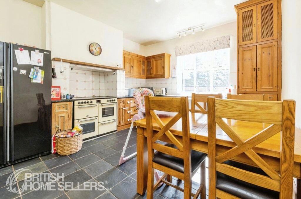 Property photo 2 of 33 Picture No. 32